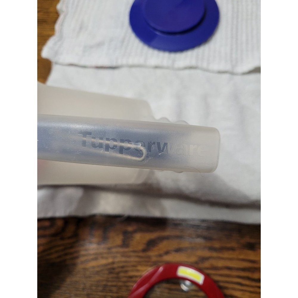 Tupperware Sifter - Picture 5 of 6